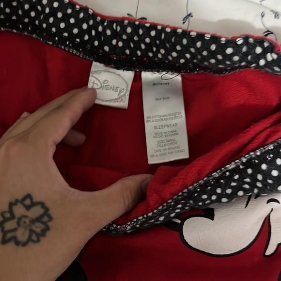 Disney Mickey and Minnie shorts - Picture 2 of 2